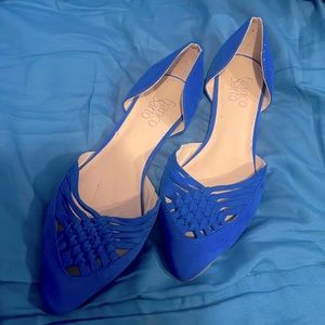 Brand new, only worn once, for an indoor shoot.